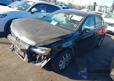 2014 Volkswagen Jetta 1.8T Se z USA, uszkodzony, nr VIN 3VWD17AJ5EM289229